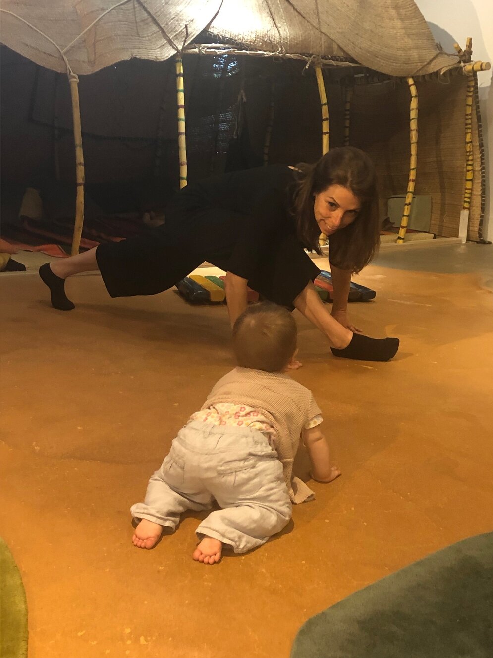 Anne-Laure Rouxel danse avec un bébé